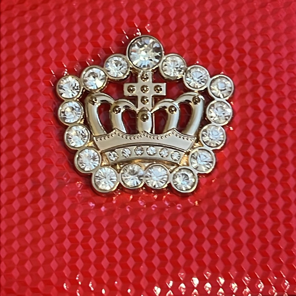 🔥Red and Gold/Silver Clutch with Chain Strap and Queen Crown Emblem BNWOT - Picture 7 of 7